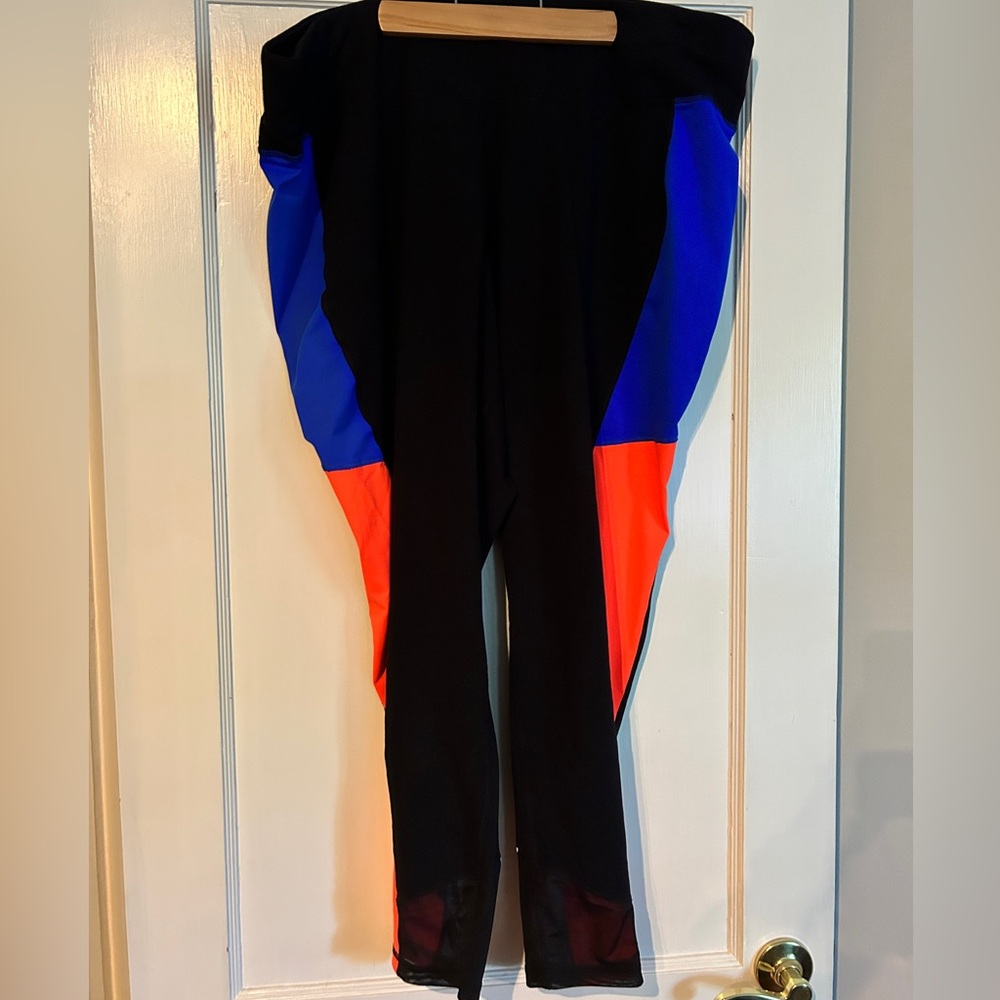 Livi Active workout pants. In excellent condition. Size 26/28